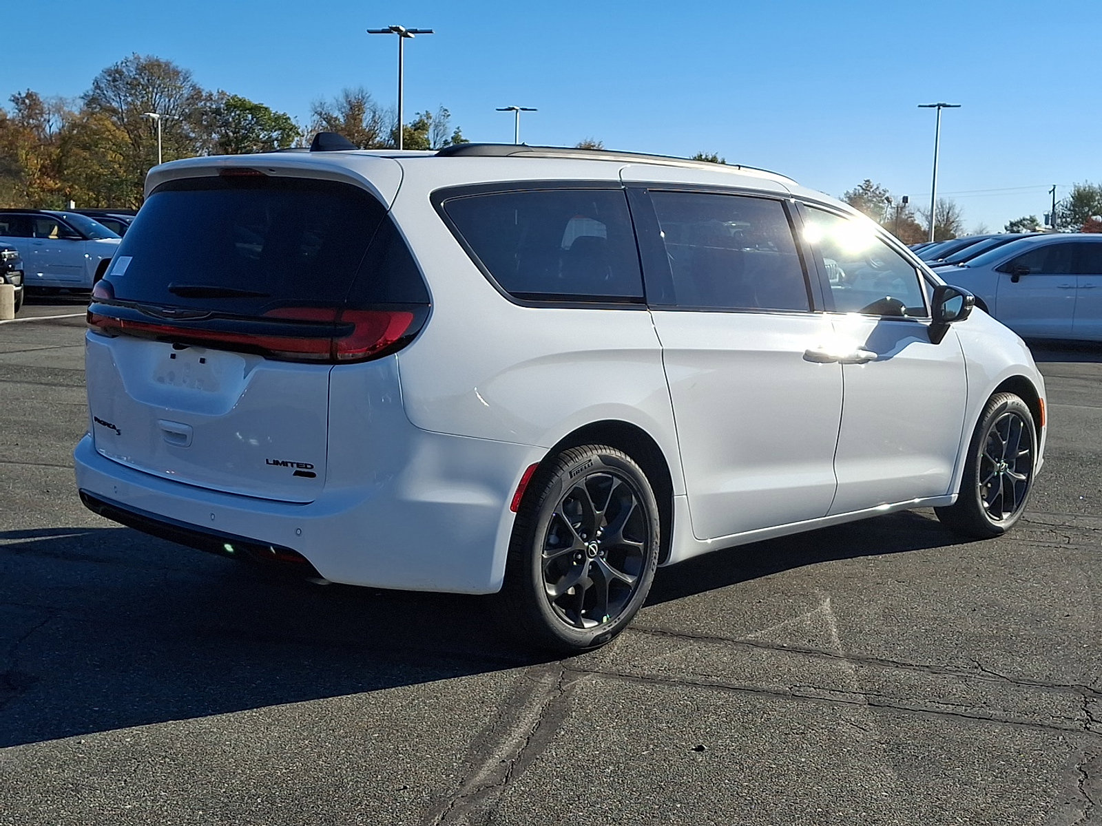New 2026 Chrysler Pacifica Limited w/ S Appearance Package image 4