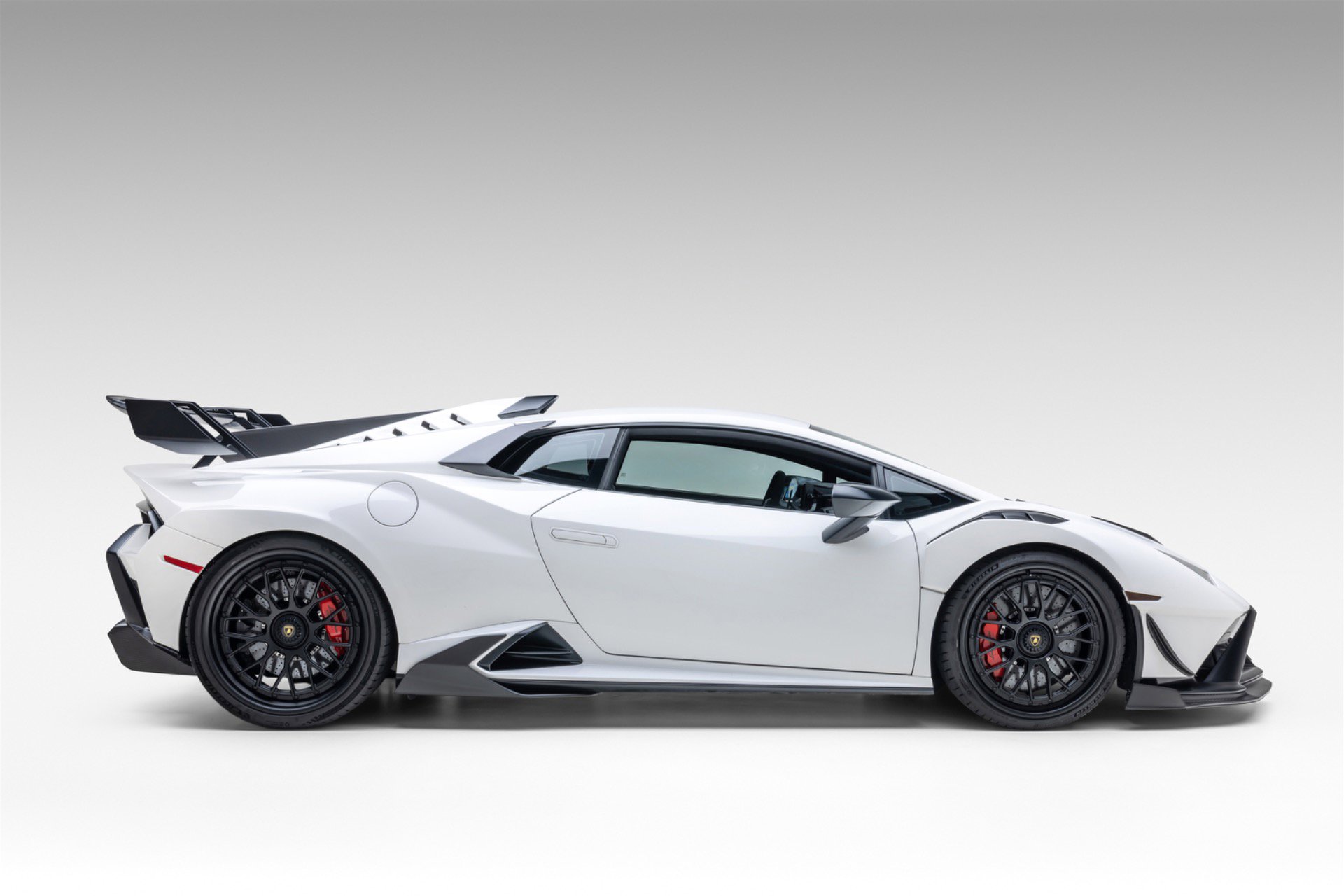 Used 2022 Lamborghini Huracan STO image 6