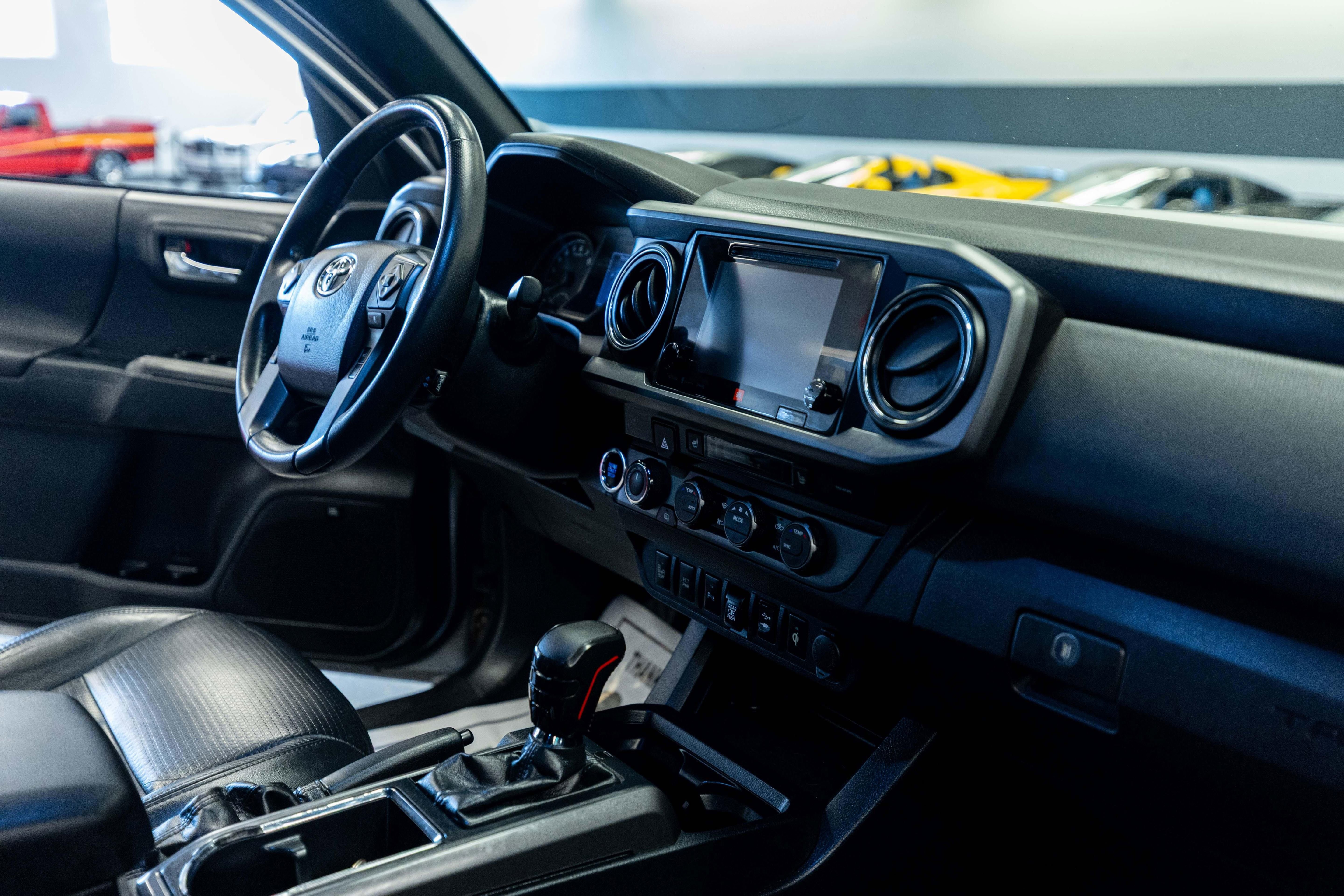 Used 2019 Toyota Tacoma TRD Off-Road AWD/4WD image 15