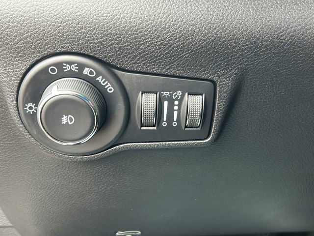 Used 2022 Jeep Compass Limited w/ Sun and Sound Group image 13