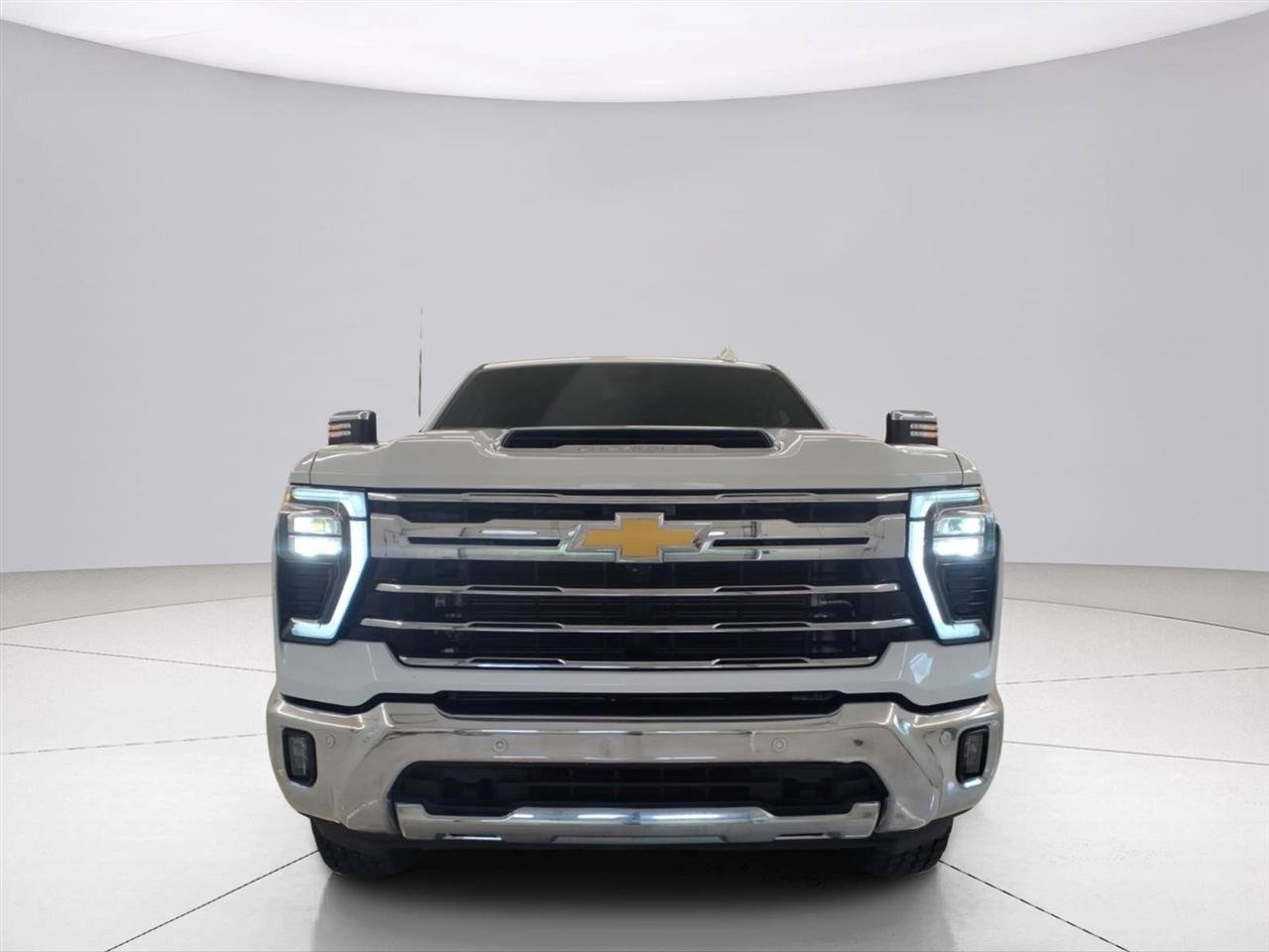 Used 2024 Chevrolet Silverado 2500 LTZ w/ LTZ Convenience Package AWD/4WD image 2