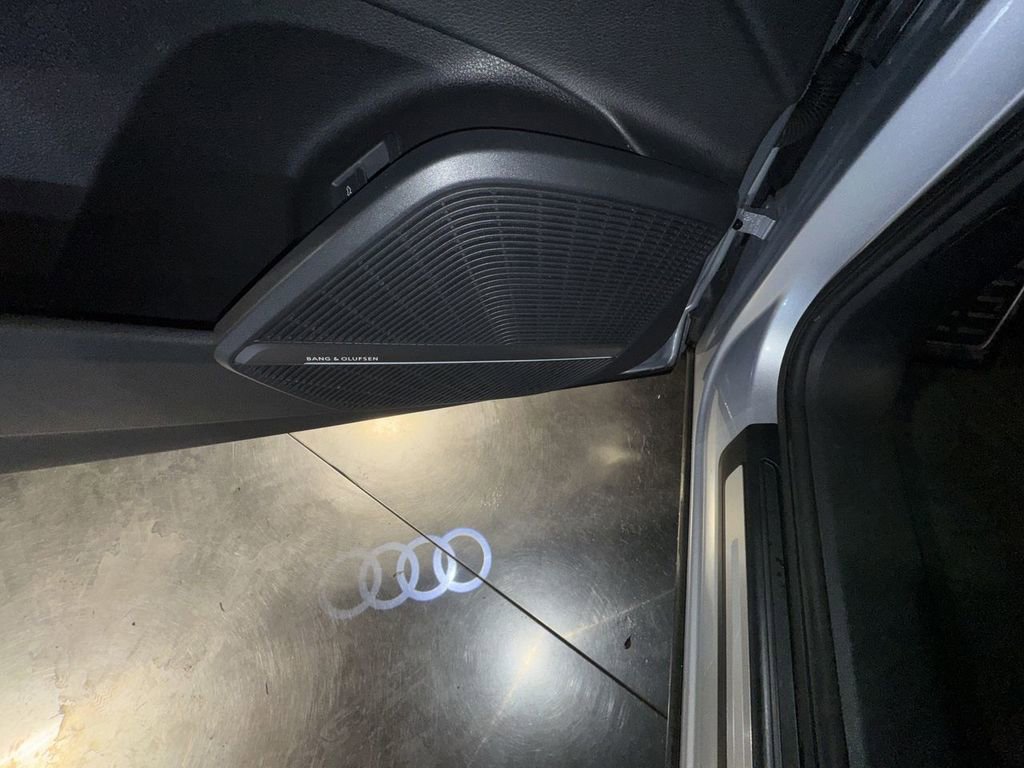 Used 2018 Audi Q5 Prestige w/ Prestige Package image 21