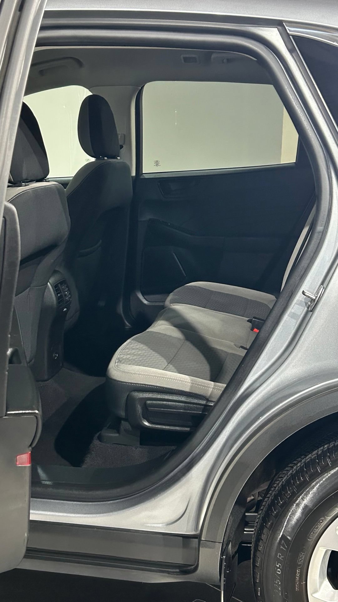Used 2022 Ford Escape SE w/ Cold Weather Package FWD image 38