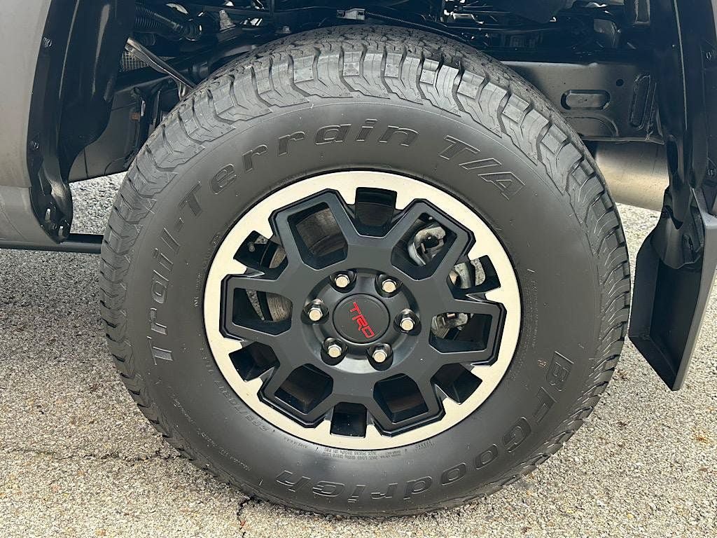 Certified 2024 Toyota Tacoma TRD Off-Road AWD/4WD image 30