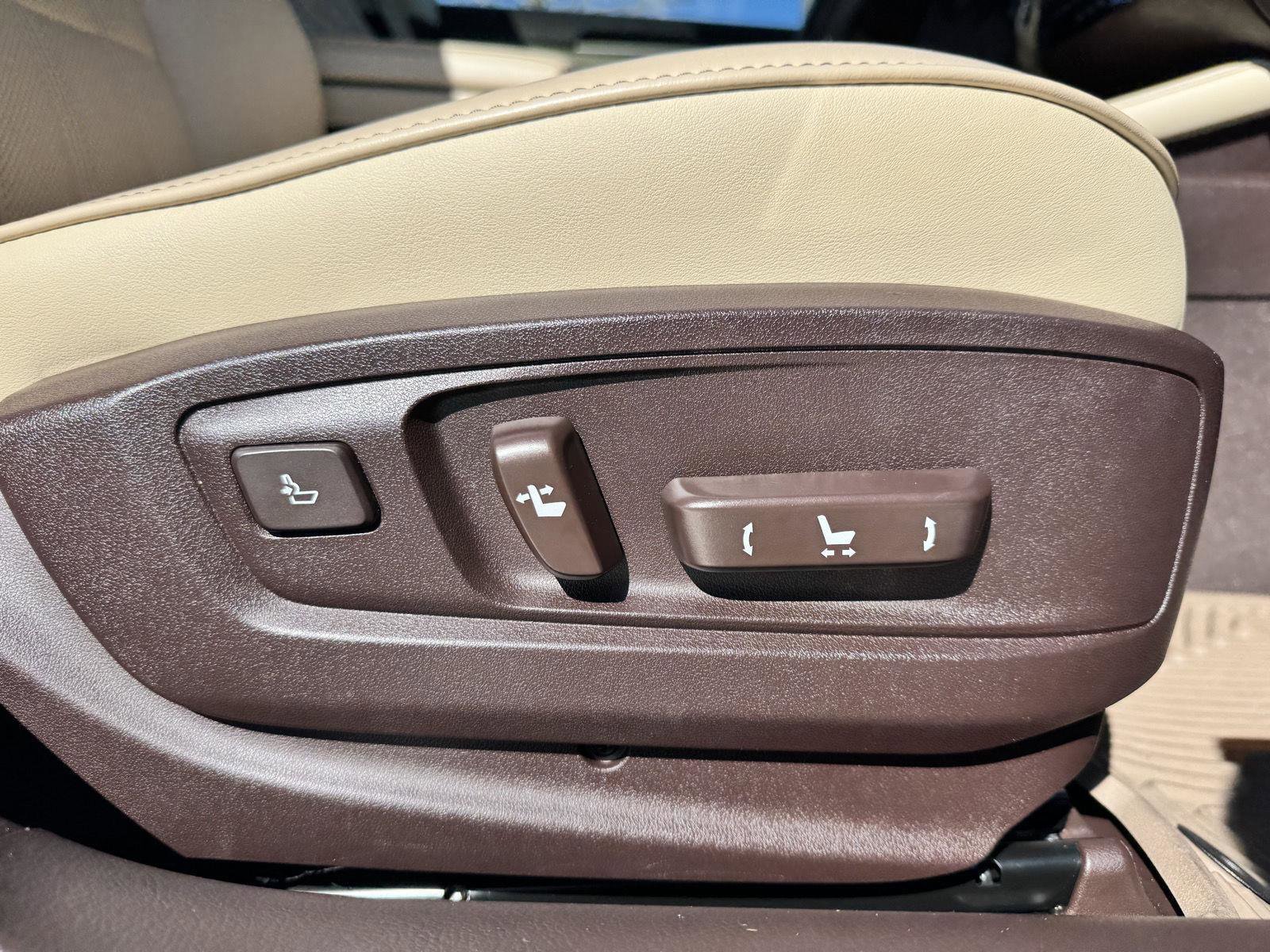 Used 2018 Lexus ES 350 w/ Luxury Package w/Wood Trim image 31