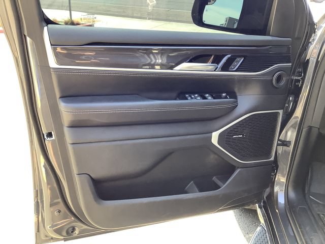 Used 2024 Jeep Wagoneer L 4WD w/ Premium Group I image 9