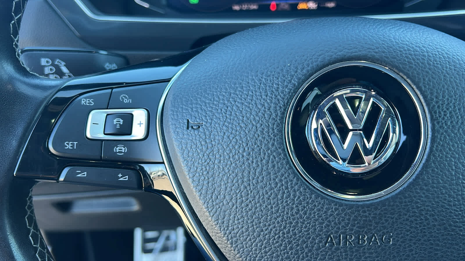 Certified 2020 Volkswagen Tiguan SEL Premium R-Line image 19