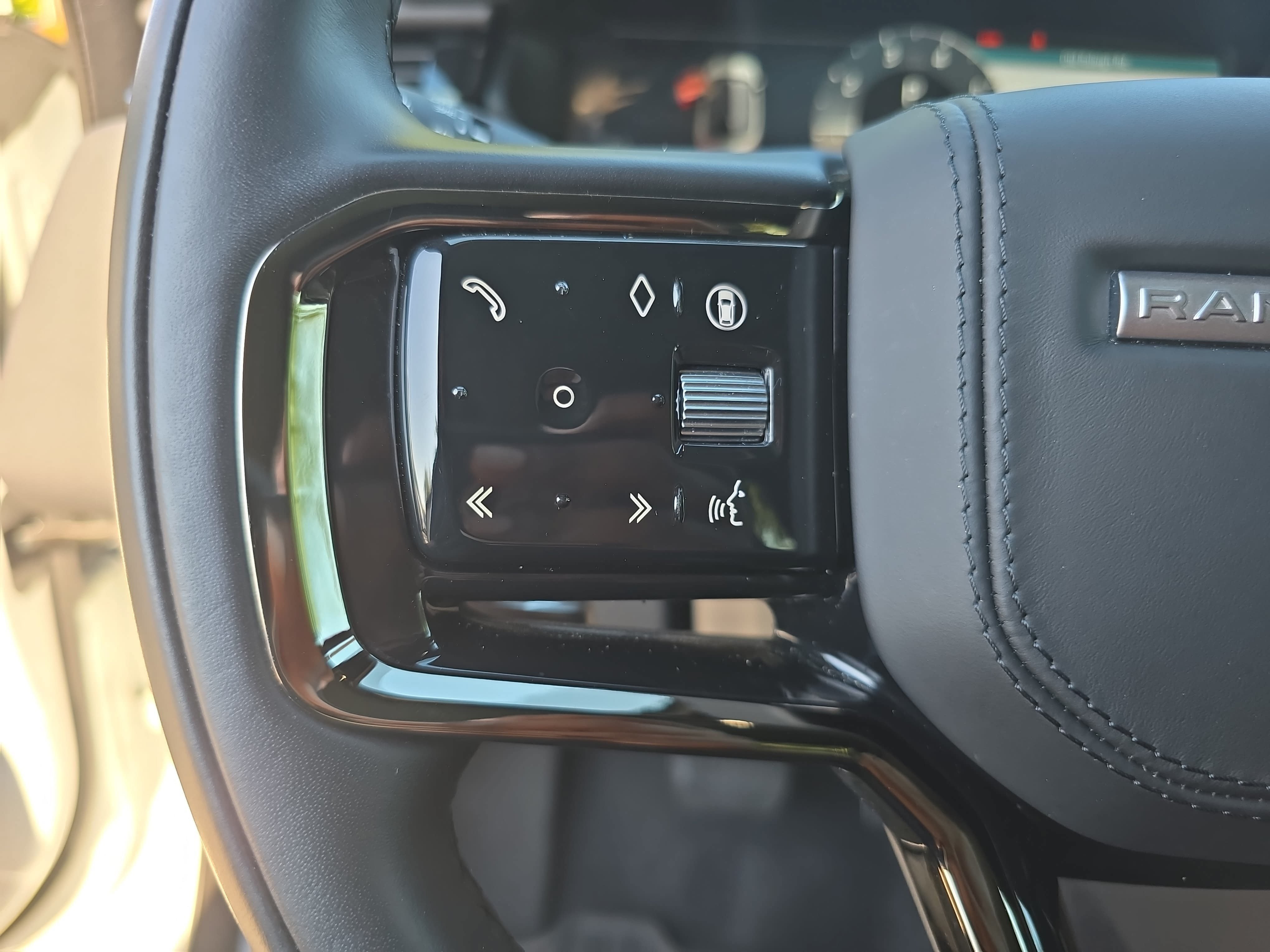 Certified 2026 Land Rover Range Rover Velar S AWD/4WD image 17