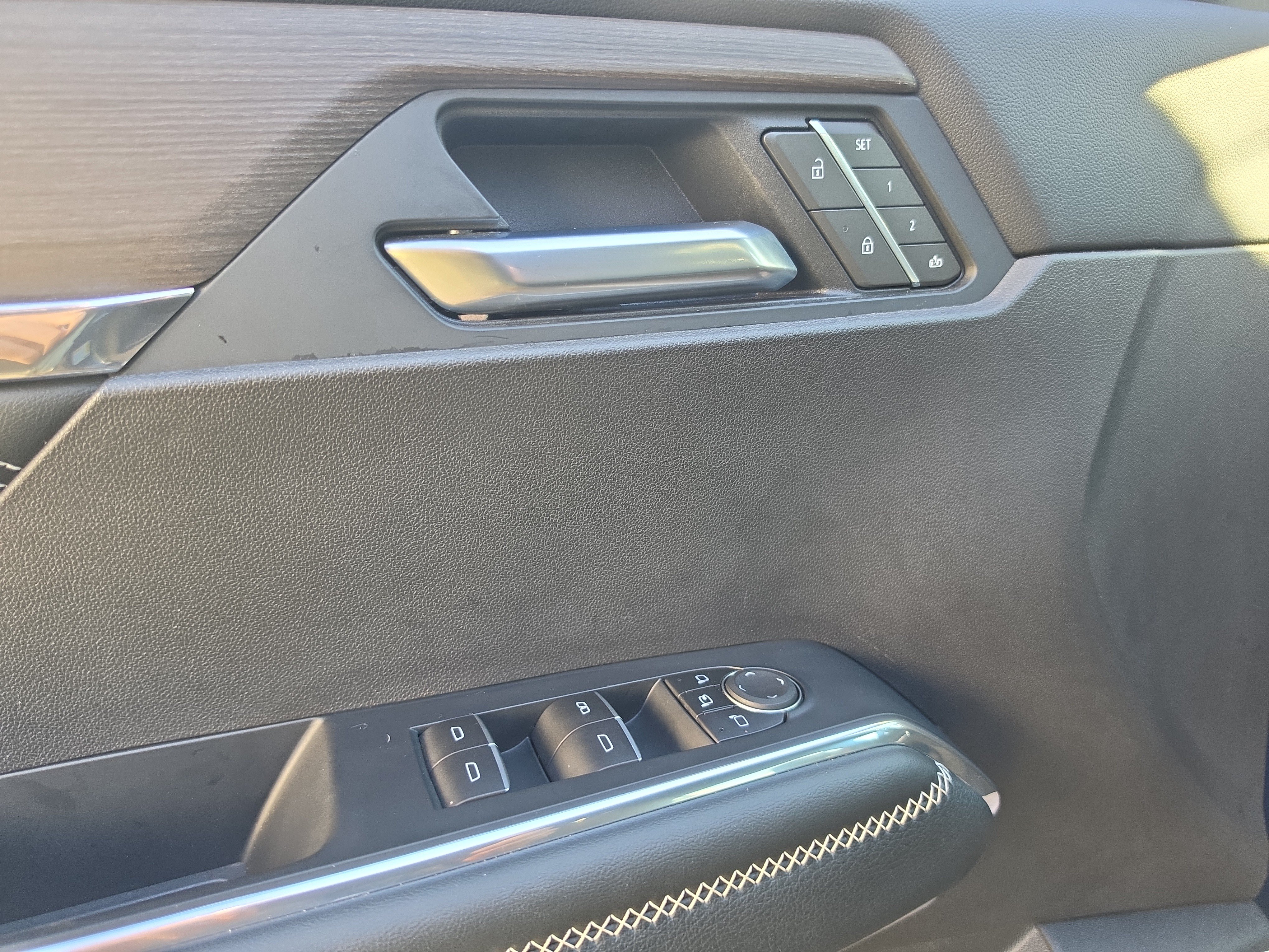 Used 2025 GMC Acadia Denali w/ LPO, Floor Liner Package AWD/4WD image 19