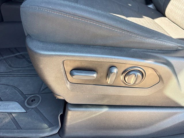 Used 2022 Chevrolet Silverado 1500 LT AWD/4WD image 19