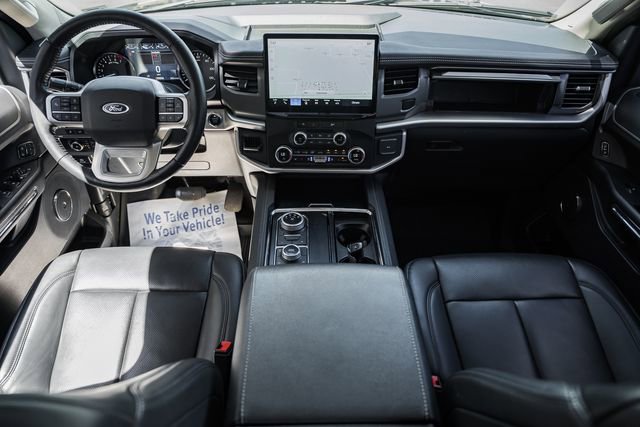 Used 2023 Ford Expedition XLT AWD/4WD image 30