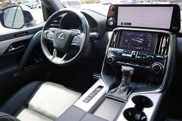 Used 2025 Lexus LX 600 F Sport w/ Accessory Package (2T) AWD/4WD image 11