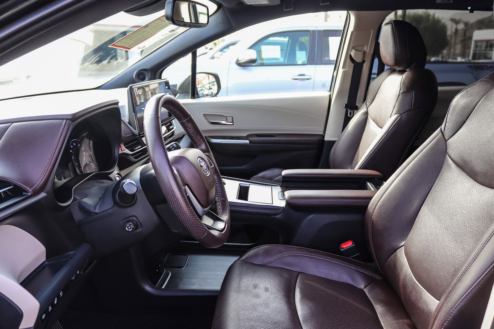 Certified 2022 Toyota Sienna Platinum image 18