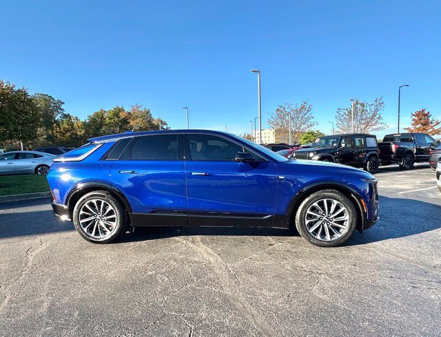 Used 2024 Cadillac Lyriq Sport w/ LPO, Floor Liner Package AWD/4WD image 15