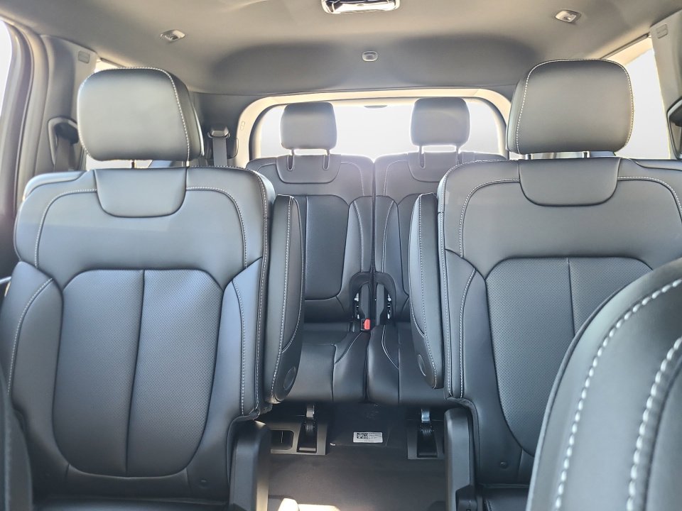 New 2025 Jeep Grand Cherokee L Limited image 12