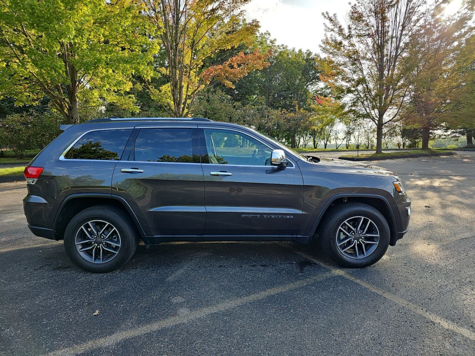 Used 2019 Jeep Grand Cherokee Limited w/ Trailer Tow Group IV AWD/4WD image 7