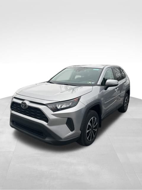 Used 2022 Toyota RAV4 LE image 3