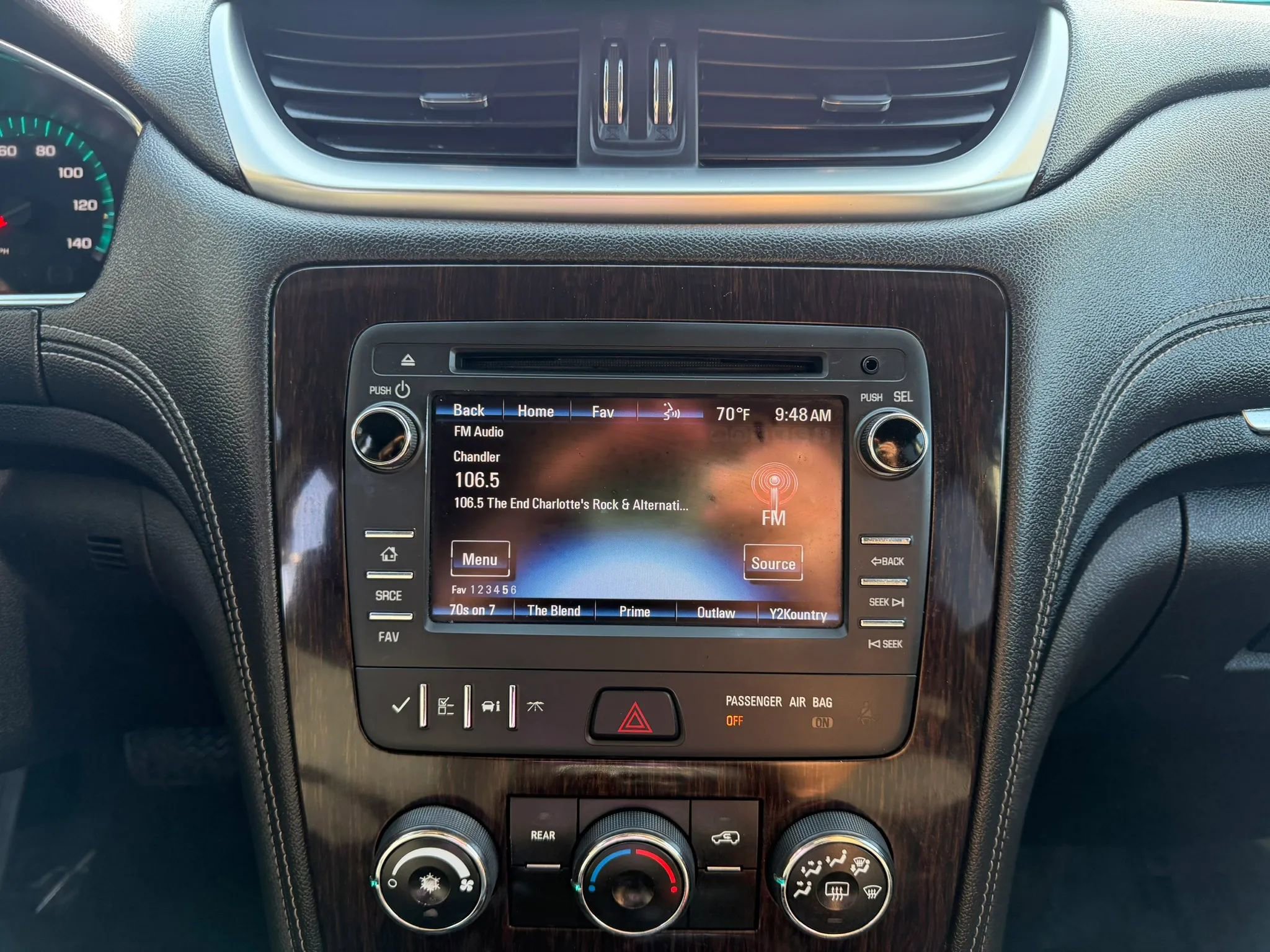 Used 2017 Chevrolet Traverse LT w/ Style and Technology Package FWD image 18