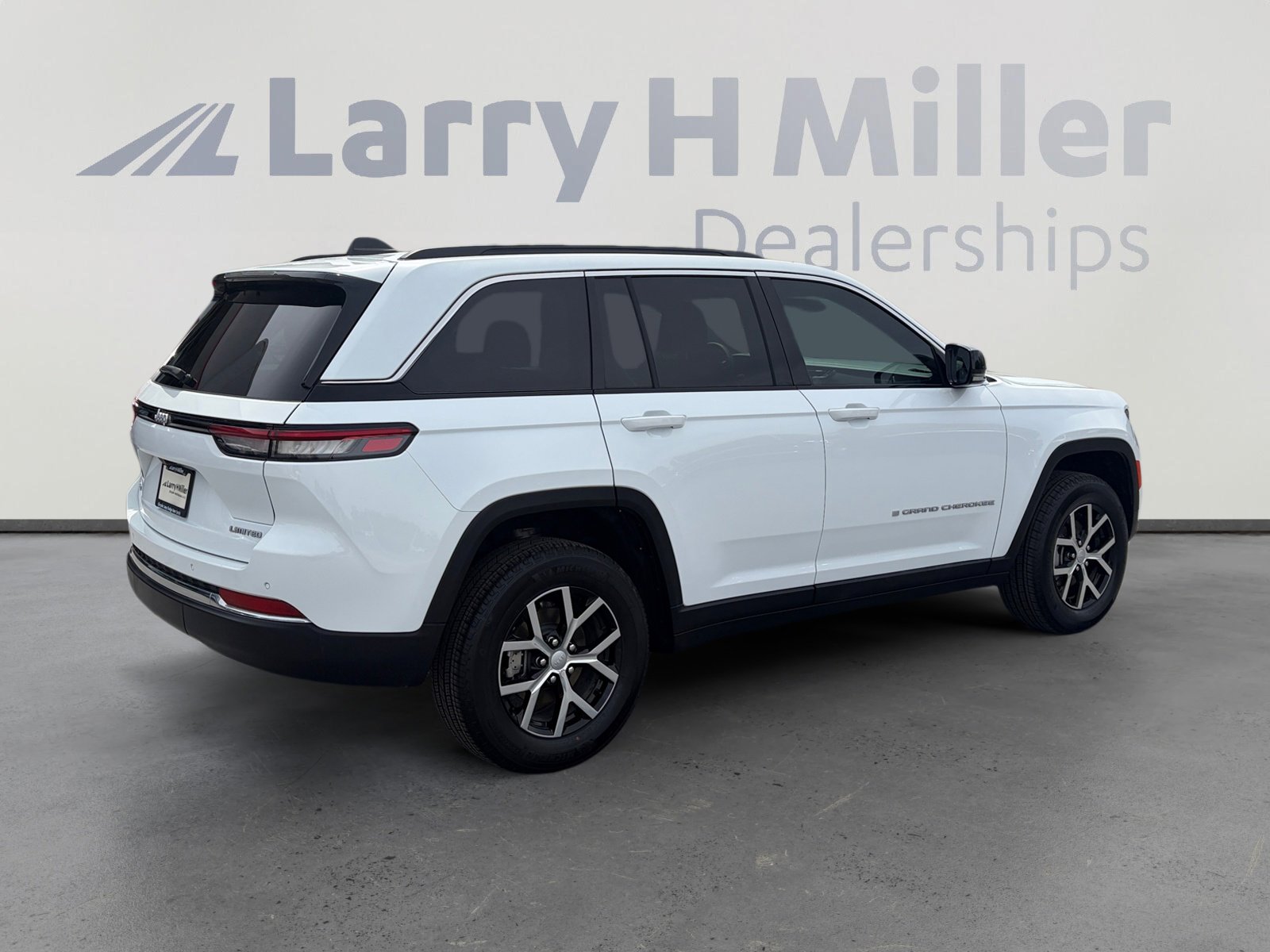 Used 2025 Jeep Grand Cherokee Limited w/ Trailer Tow Package image 5