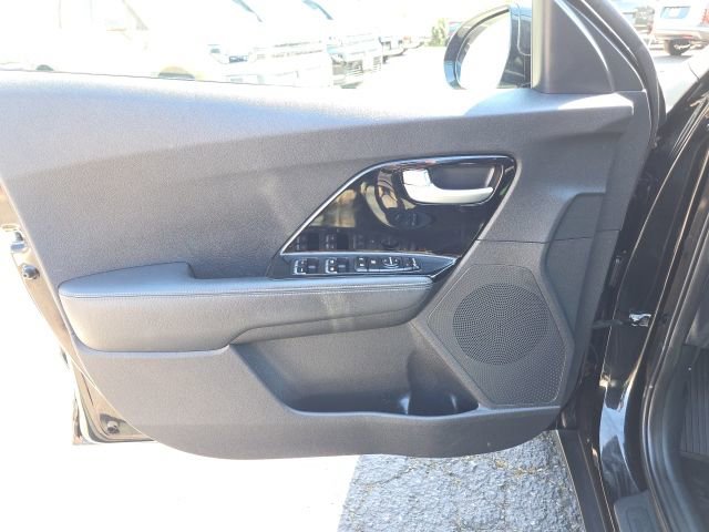Used 2017 Kia Niro EX image 8