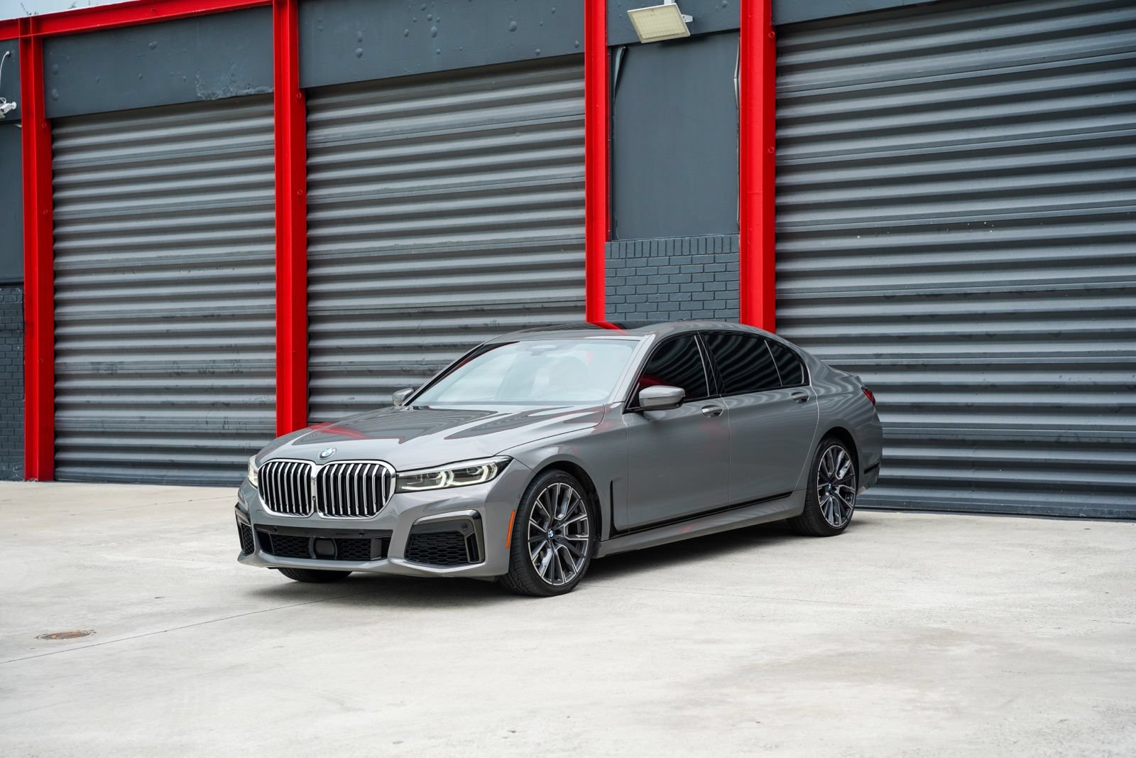 Used 2022 BMW 740i w/ M Sport Package RWD video 1