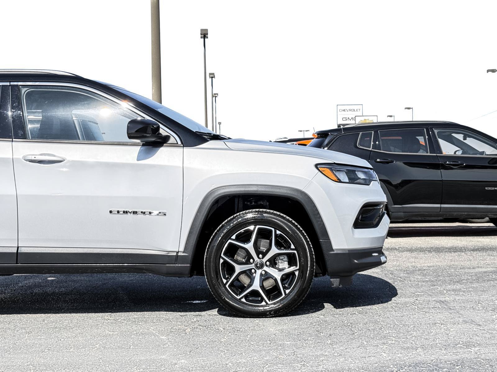 Used 2025 Jeep Compass Limited AWD/4WD image 9