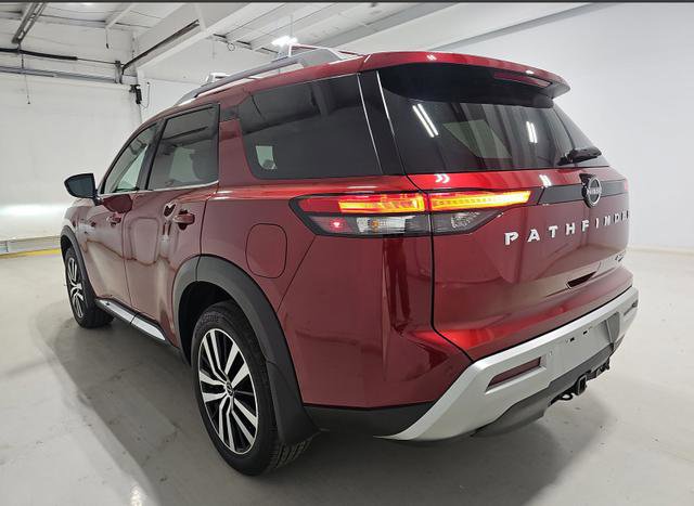 Used 2025 Nissan Pathfinder Platinum w/ Cargo Package AWD/4WD image 3