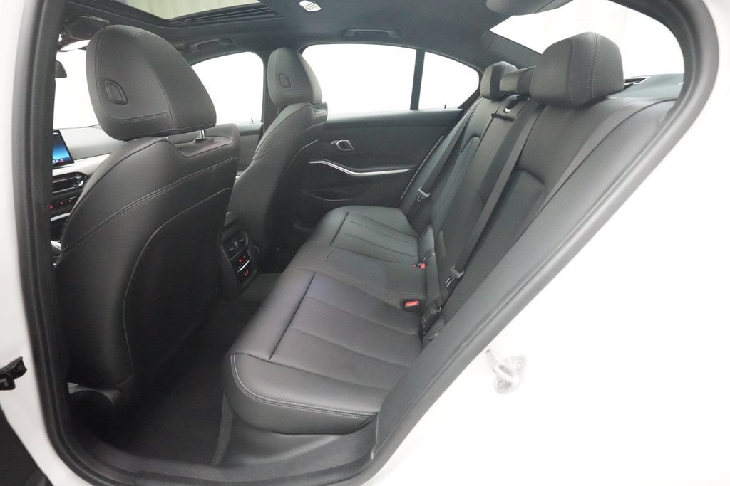 Used 2025 BMW 330i xDrive Sedan AWD/4WD image 16