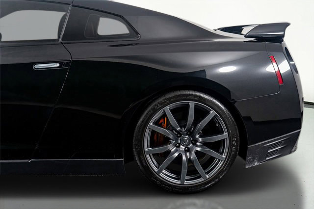 Used 2015 Nissan GT-R Premium image 15