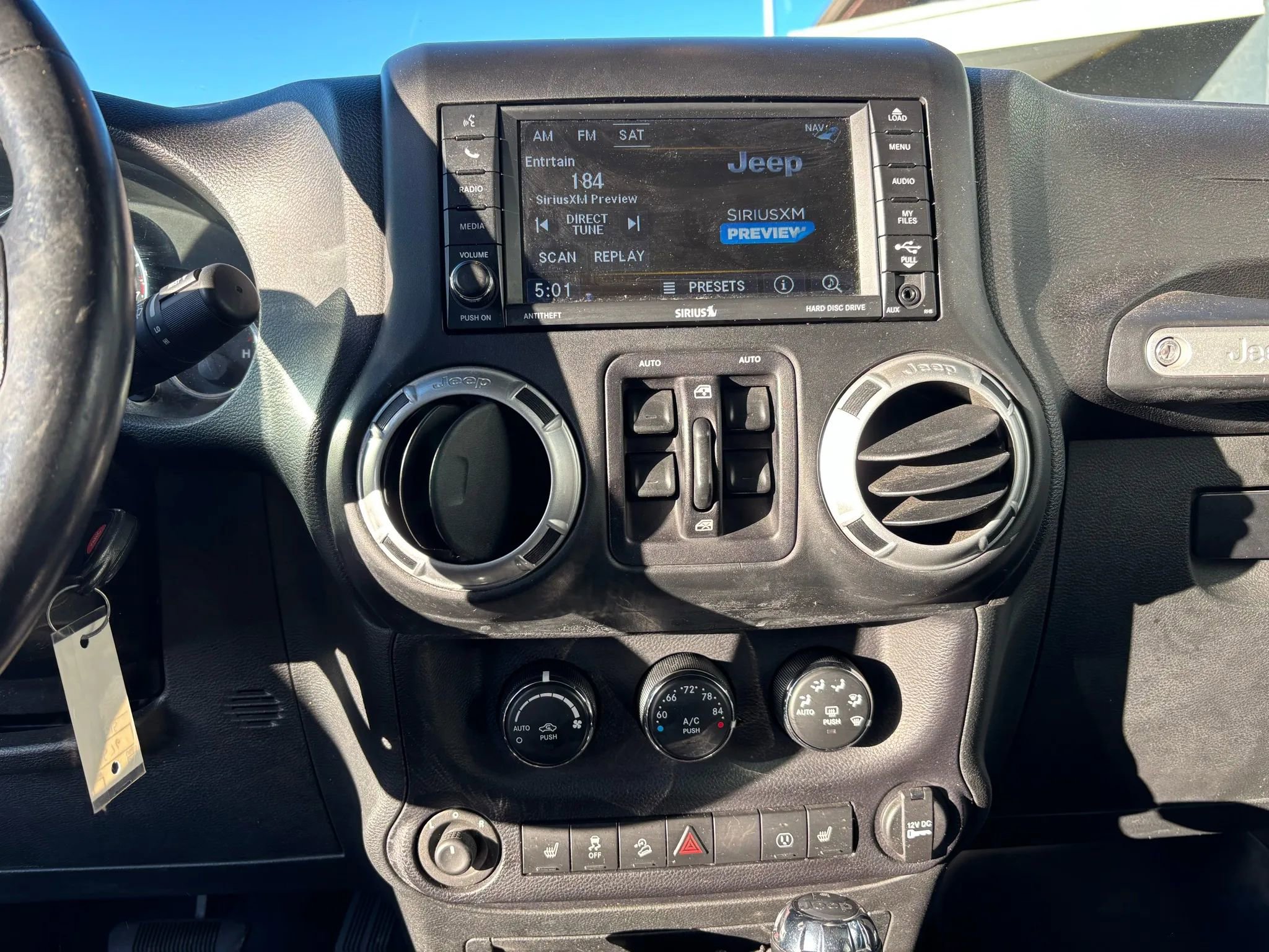 Used 2015 Jeep Wrangler Unlimited Rubicon w/ Connectivity Group image 25