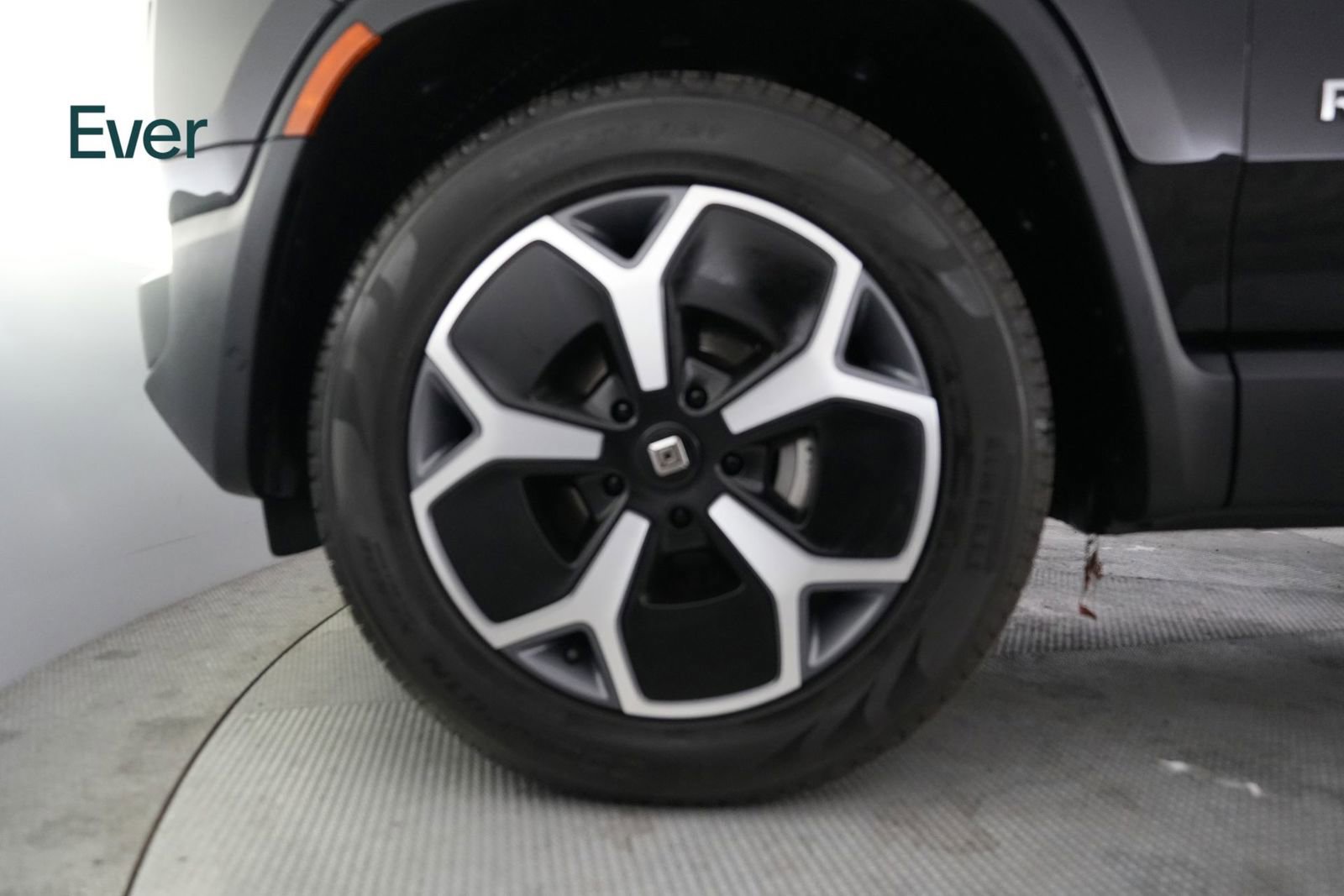 Used 2024 Rivian R1S Adventure image 22