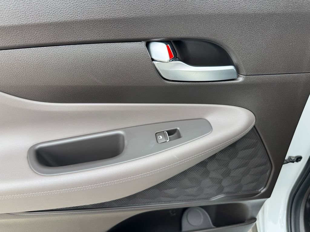 Used 2020 Hyundai Santa Fe SE image 16