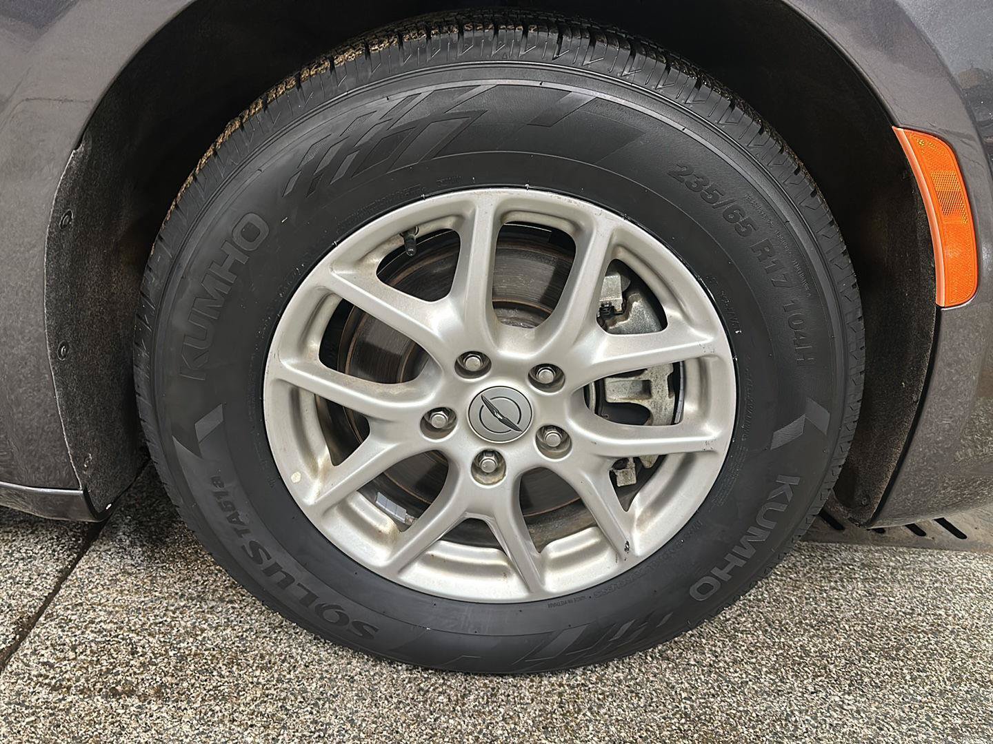 Used 2023 Chrysler Pacifica Touring-L FWD image 10