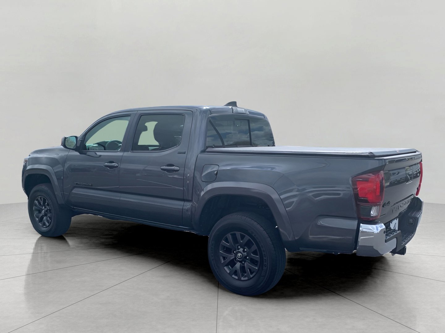 Used 2023 Toyota Tacoma SR5 AWD/4WD image 5