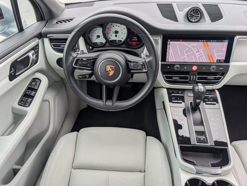 Certified 2024 Porsche Macan AWD/4WD image 19