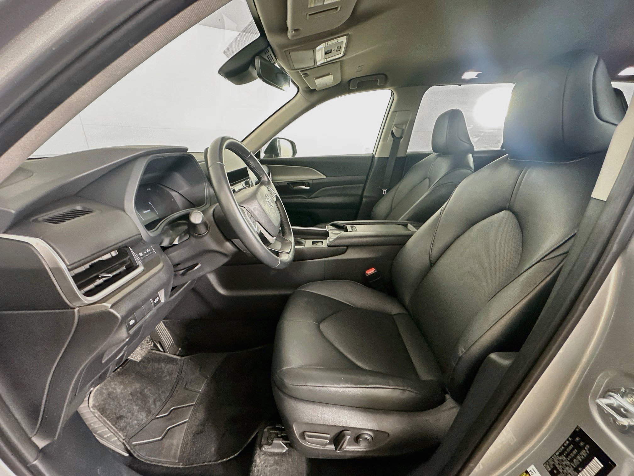 Used 2025 Toyota Grand Highlander AWD image 13