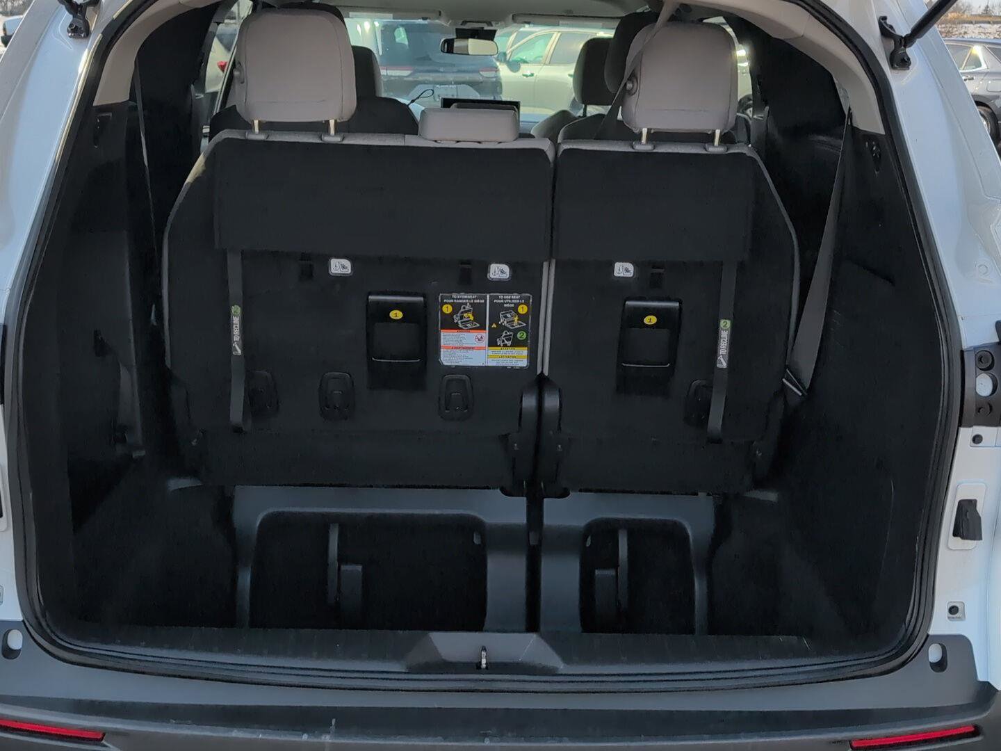 Used 2025 Toyota Sienna LE image 8