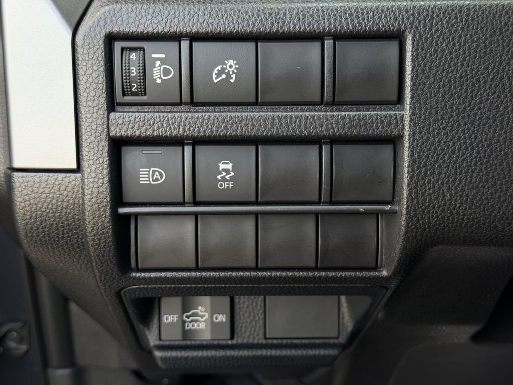 Used 2025 Toyota Tacoma SR5 AWD/4WD image 24