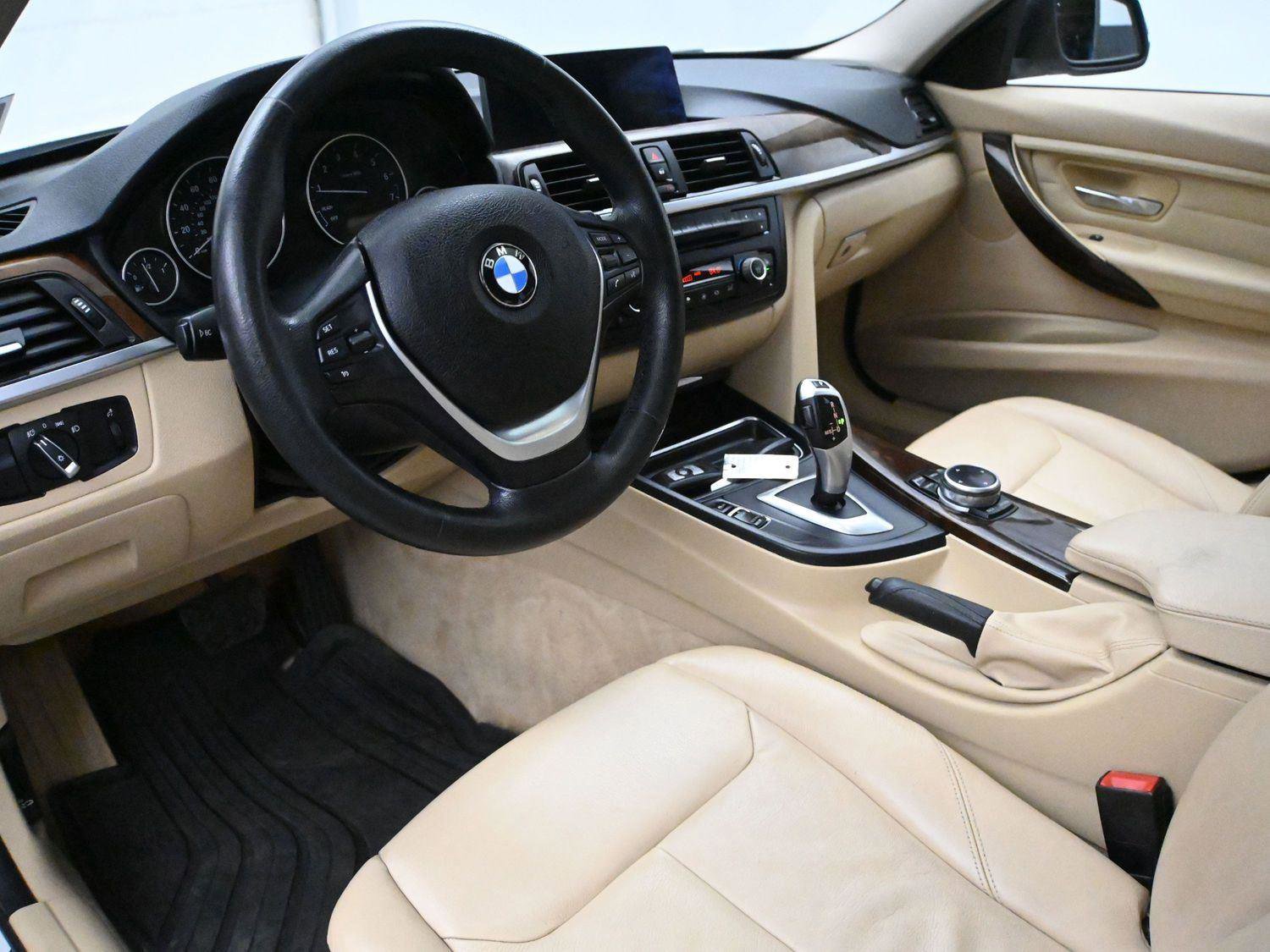 Used 2014 BMW 328i xDrive Sedan AWD/4WD image 2