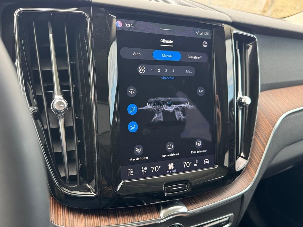 Used 2023 Volvo XC60 B5 Plus image 16