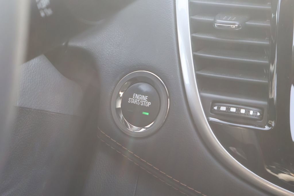 Used 2022 Chevrolet Trax LT w/ LT Convenience Package image 25