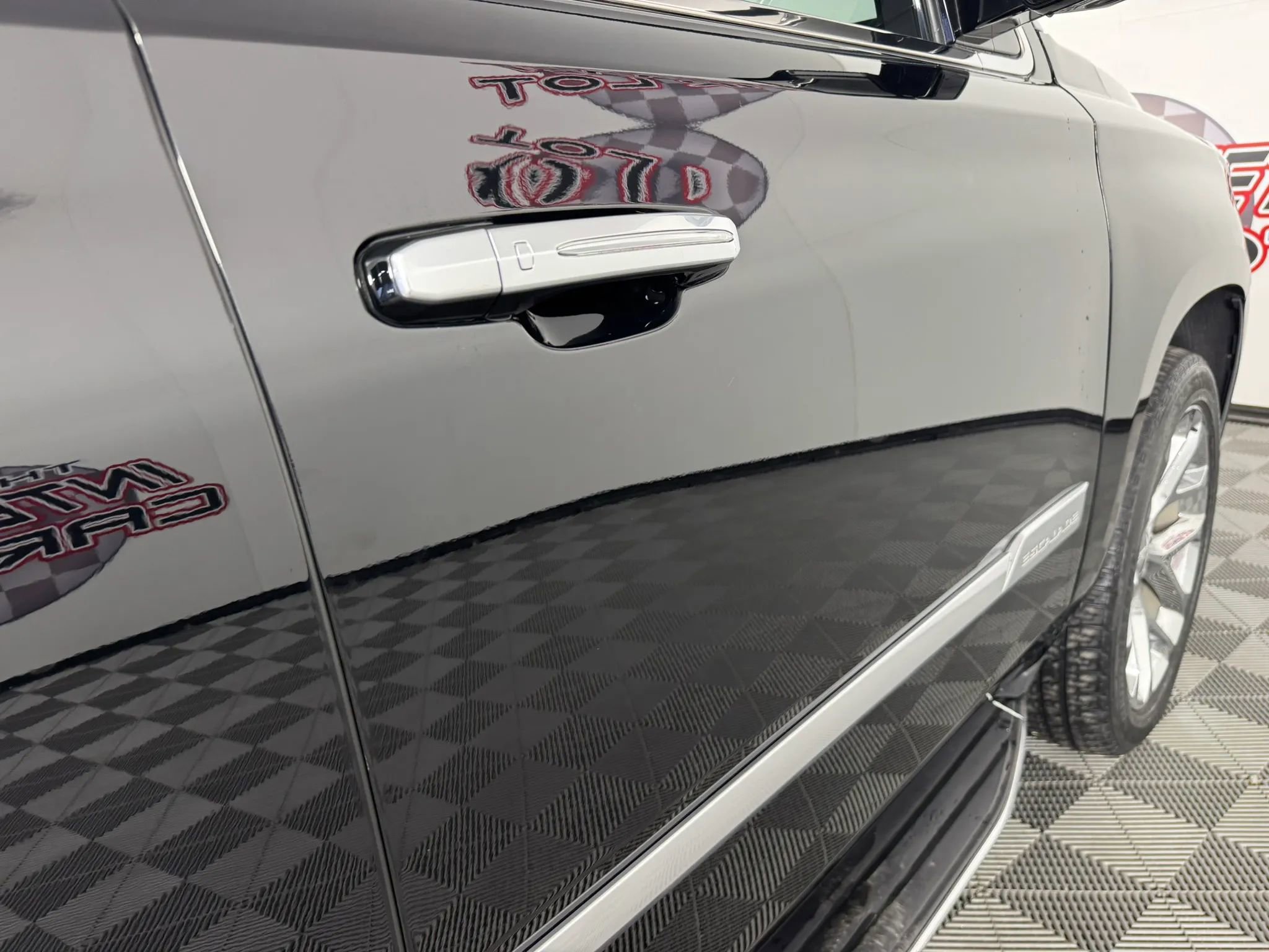 Used 2018 Cadillac Escalade Premium Luxury image 33
