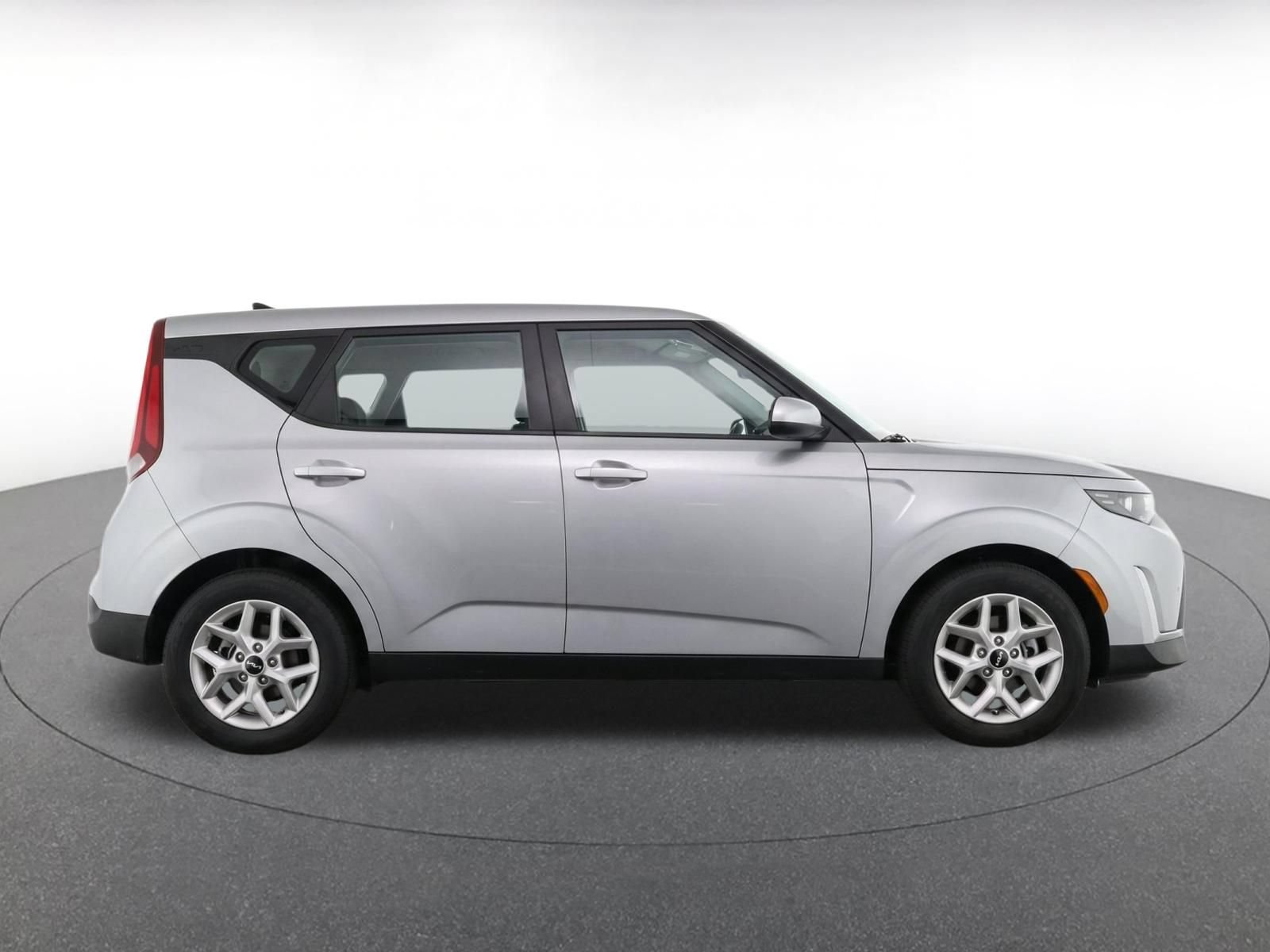 Used 2025 Kia Soul LX w/ LX Technology Package FWD image 9