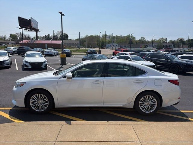 Used 2014 Lexus ES 350 w/ Luxury Package image 3