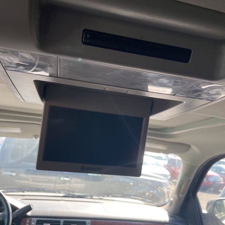 Used 2011 Chevrolet Suburban LT AWD/4WD image 7