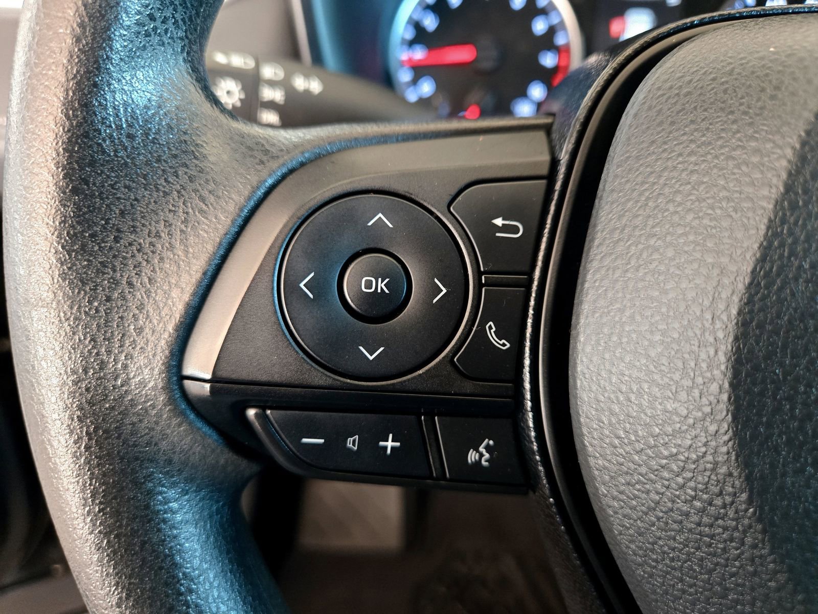 Used 2021 Toyota RAV4 LE image 12