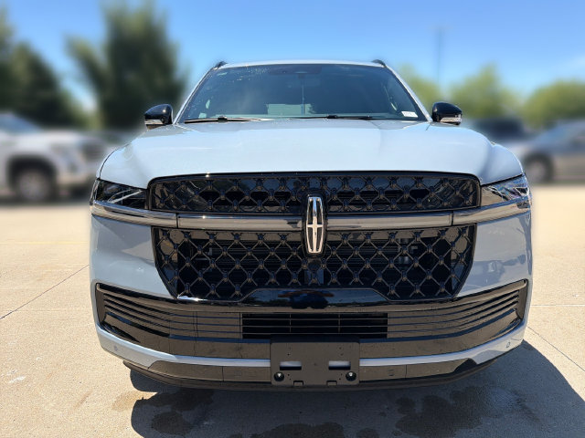 New 2026 Lincoln Navigator Reserve w/ Jet Appearance Package AWD/4WD image 12