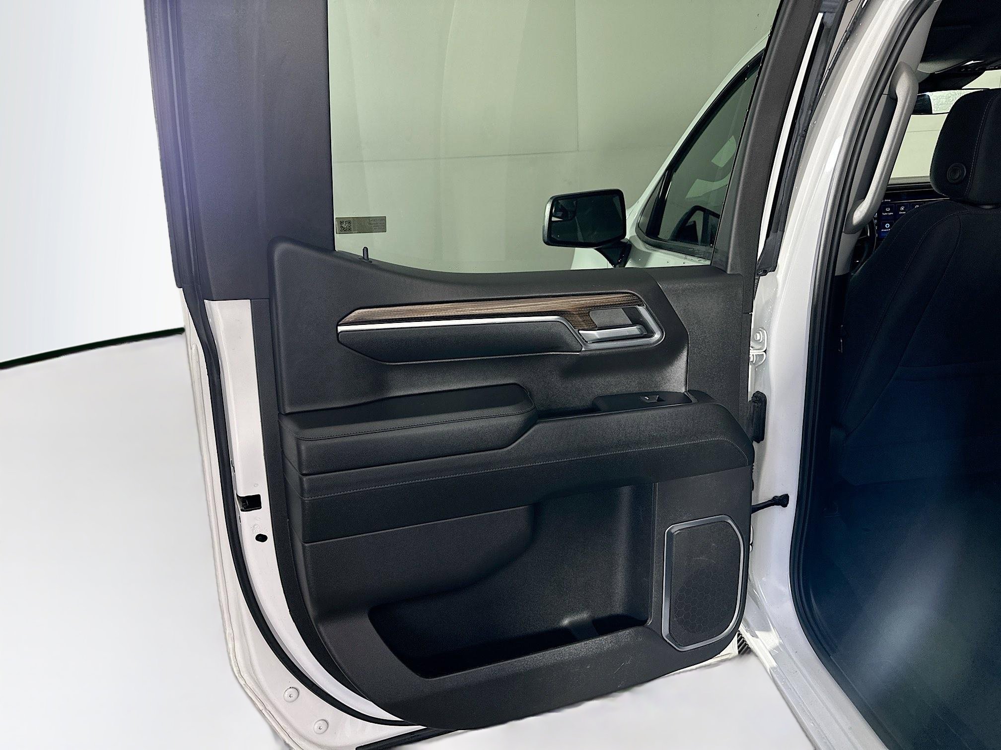 Used 2024 Chevrolet Silverado 1500 LT image 24