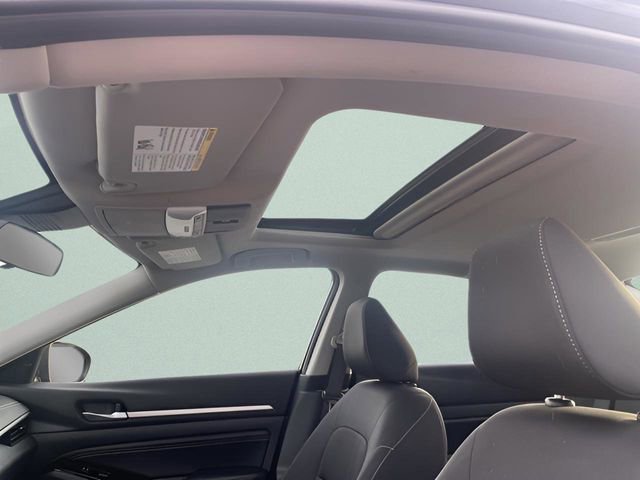 Used 2022 Nissan Altima 2.5 SV w/ SV Premium Package image 3