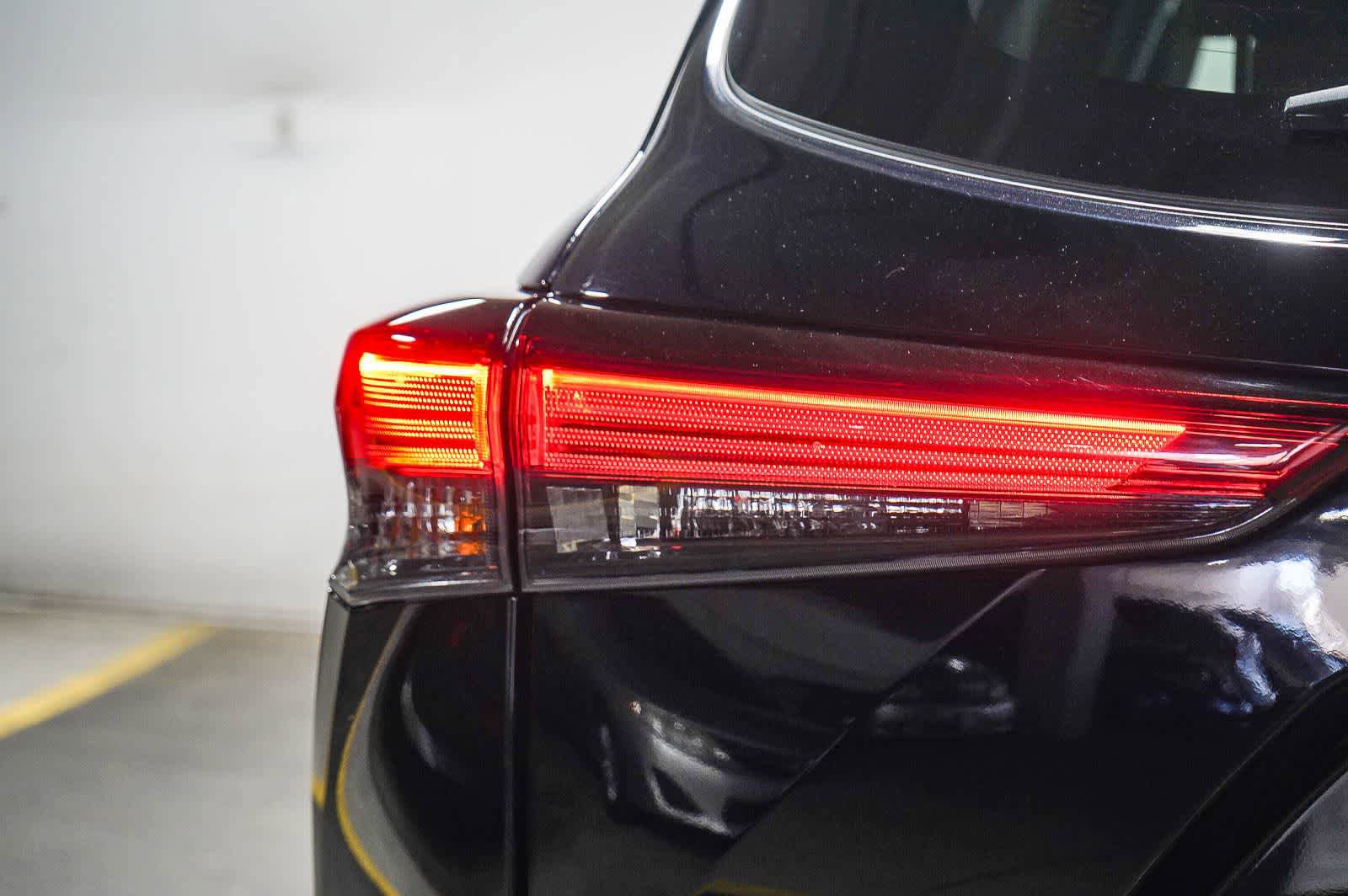 Used 2023 Toyota Highlander L image 11